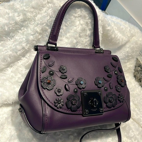 Coach Handbags - Coach Tea Flowers Medium size.